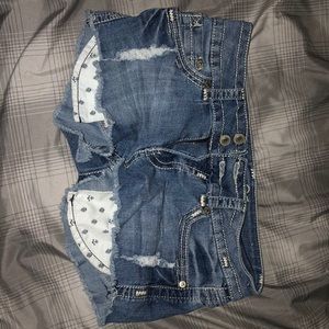 Denim shorts with long pockets